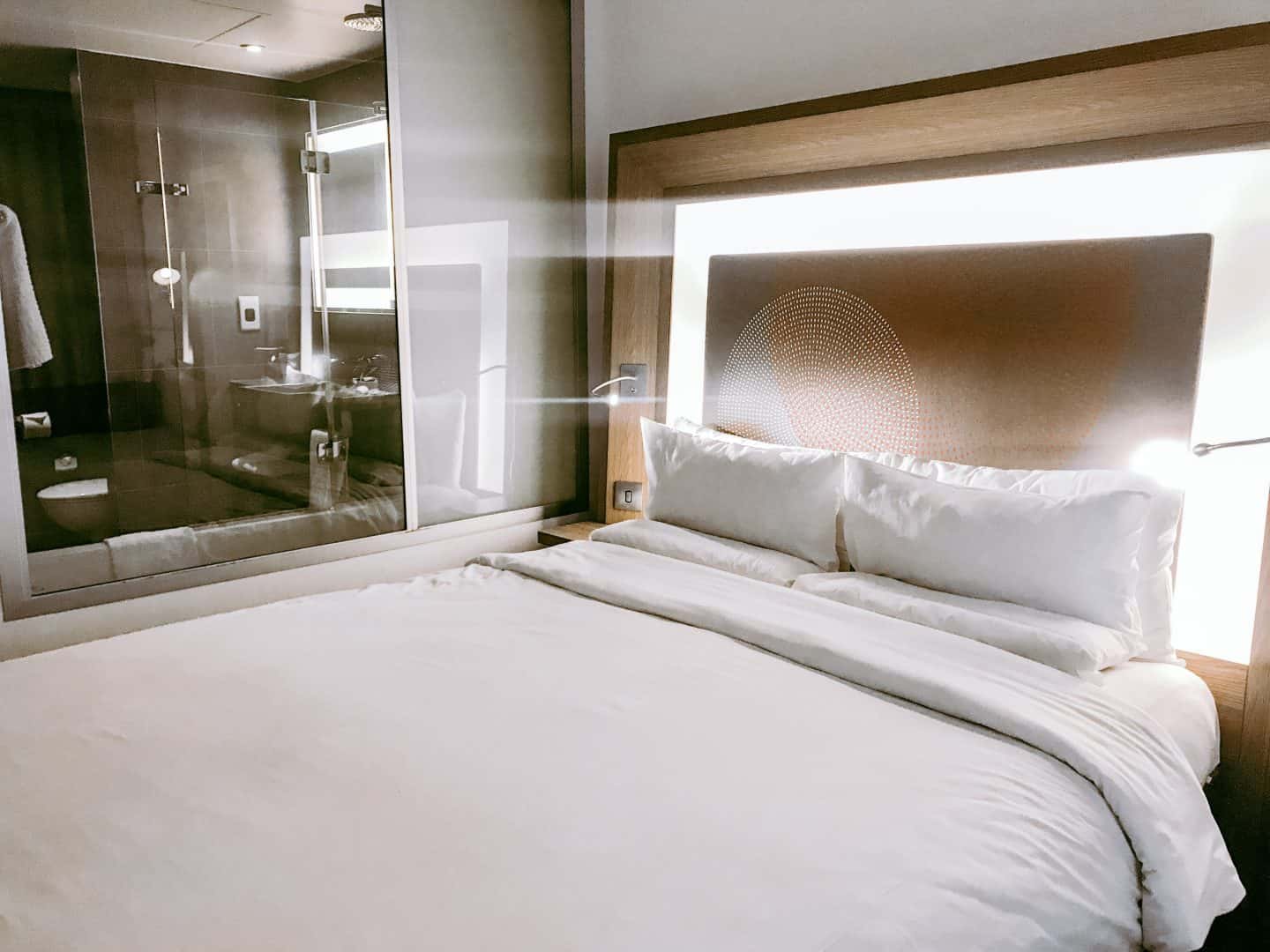 The bed at Novotel London City South Hotel