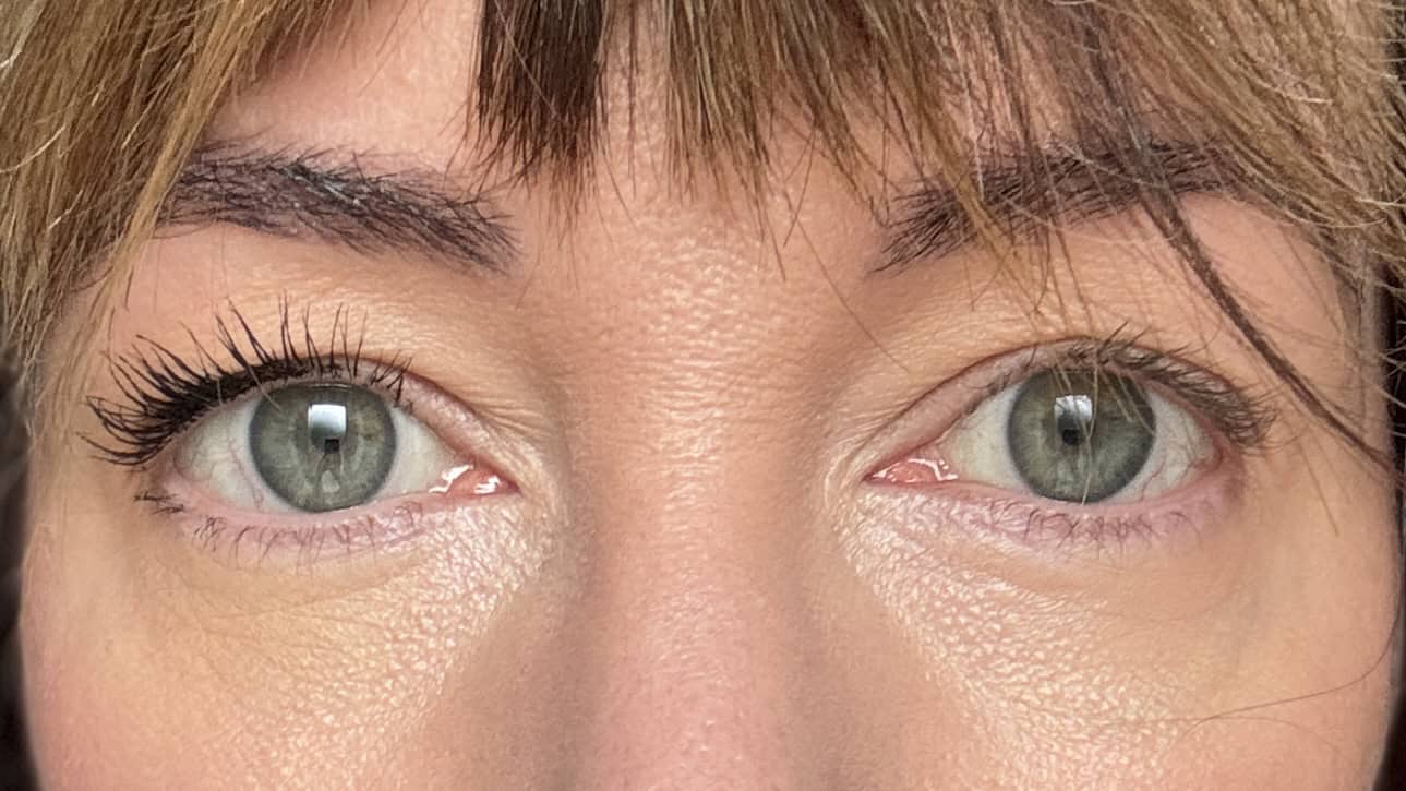 Eyes wearing one coat of Love Ethical Beauty Mesmerise Organic Mascara on one eye